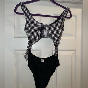 Swimsuit 🖤🤍